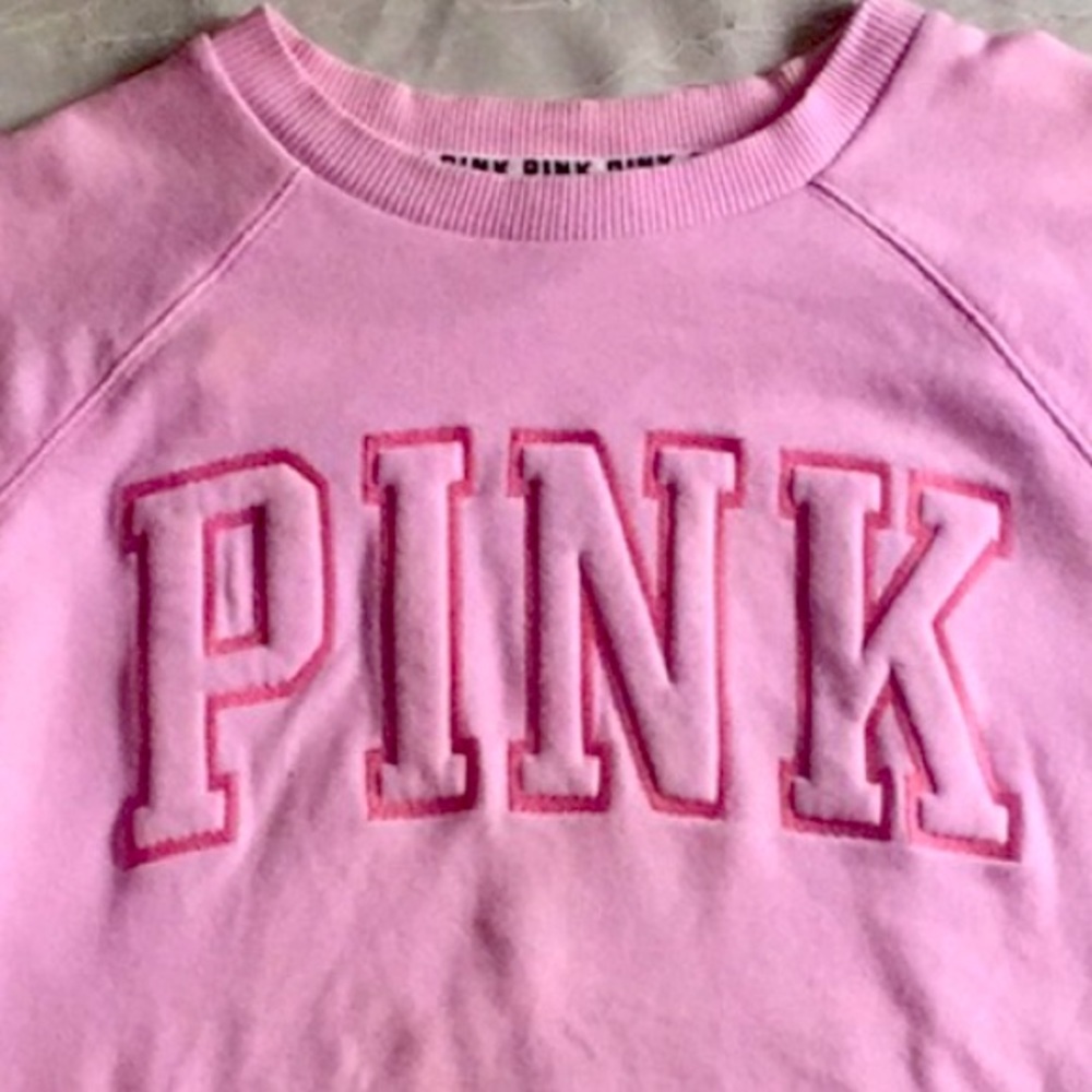 ✨ISO embroidered PINK crewnecks✨